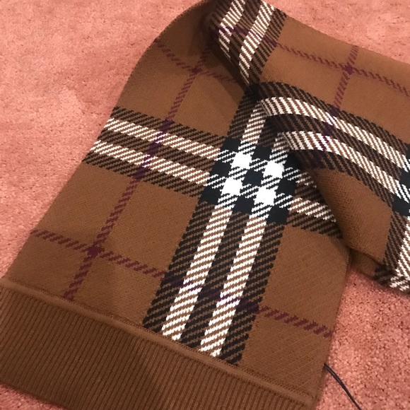 Burberry 100% Authentic scarf brand new - Picture 9 of 15